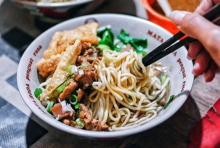 Mie Nggacor: Flavor That Bites the Soul in Cilacap's Heart